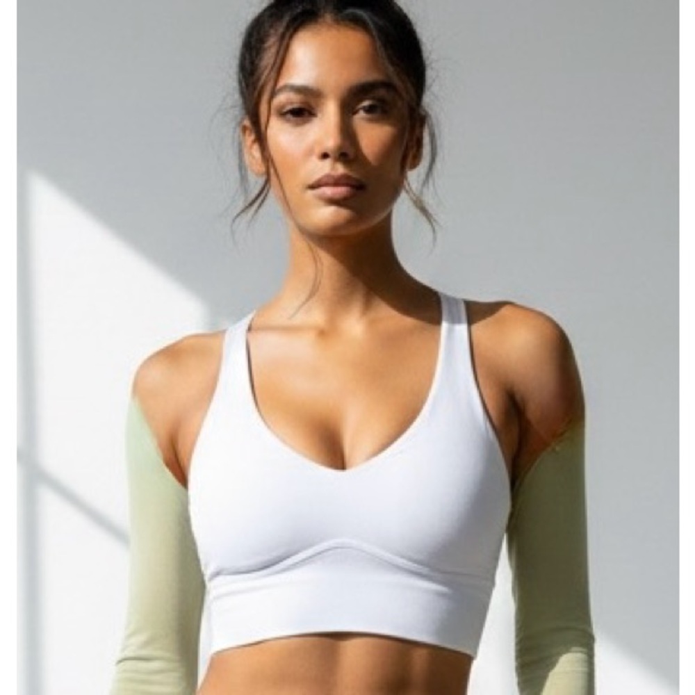 NWT Fabletics white workout top, good support, size XS